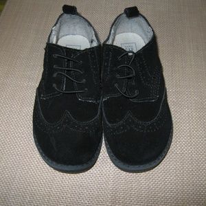 Gap wingtip dress shoes